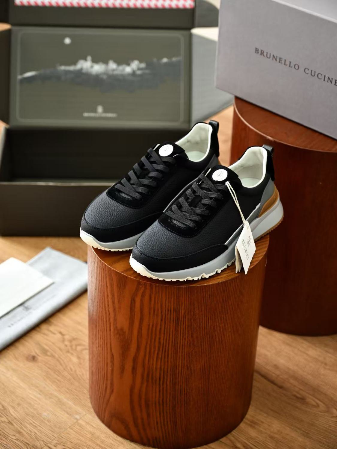 Brunello Cucinelli Men's Leather Sneakers #387382