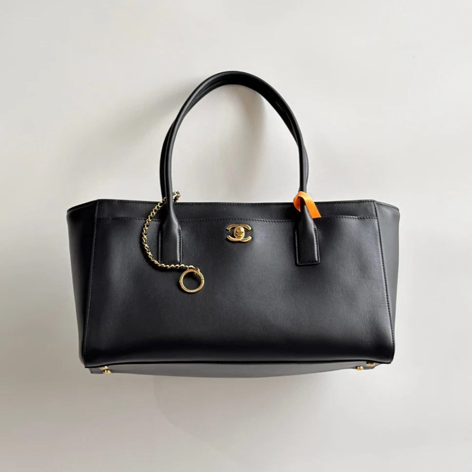 Chanel Cerf Tote Bag Women's Long Black Leather Clutch Elegant Evening & Casual Crossbody Bag  #82721A