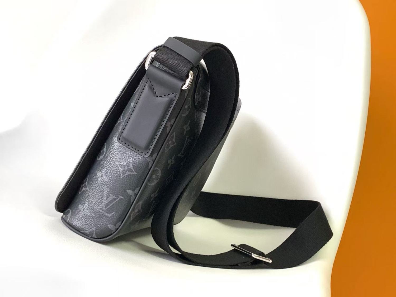 LOUIS VUITTON District Series Men's Blue-Grey with Black Monogram. Adjustable Shoulder Strap. Painted Single Shoulder/Crossbody Bag M44000/M44001 #81933L