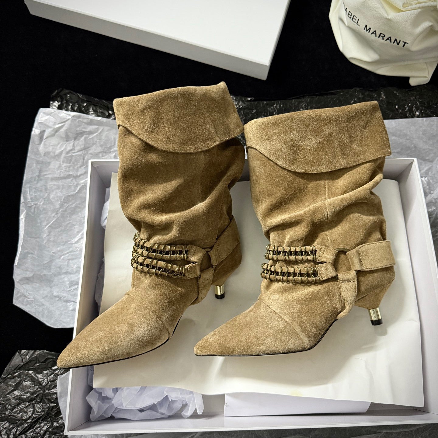 Isabel Marant Women's Autumn and Winter Edrik Leather Boots Solid Color Pointed Toe Pleated Surface Metal Chain Buckle Short Boots Heel 4.5cm Casual Shoes Ngvp #1941