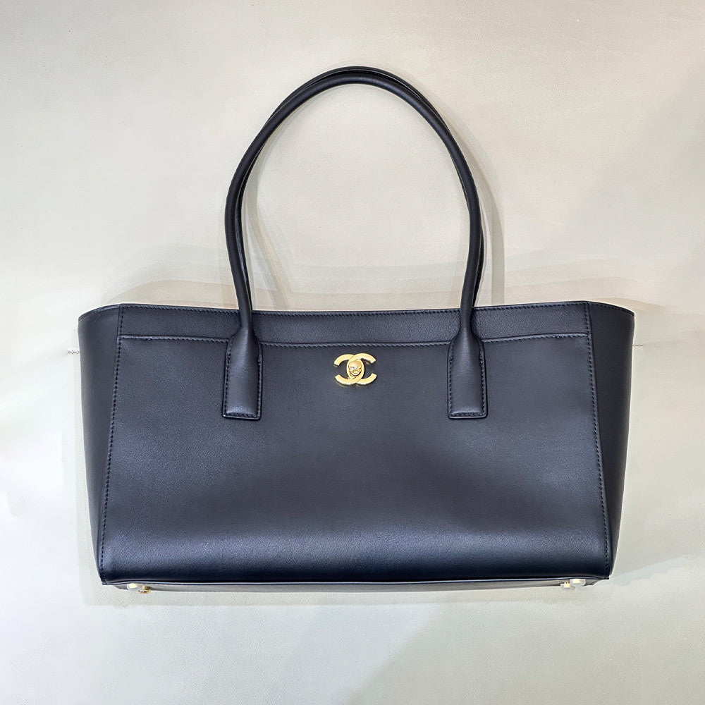 Chanel 2026 Spring/Summer Small Shopping Bag Red Leather Clutch Stylish Elegant Spacious Tote Bag Bags #196870