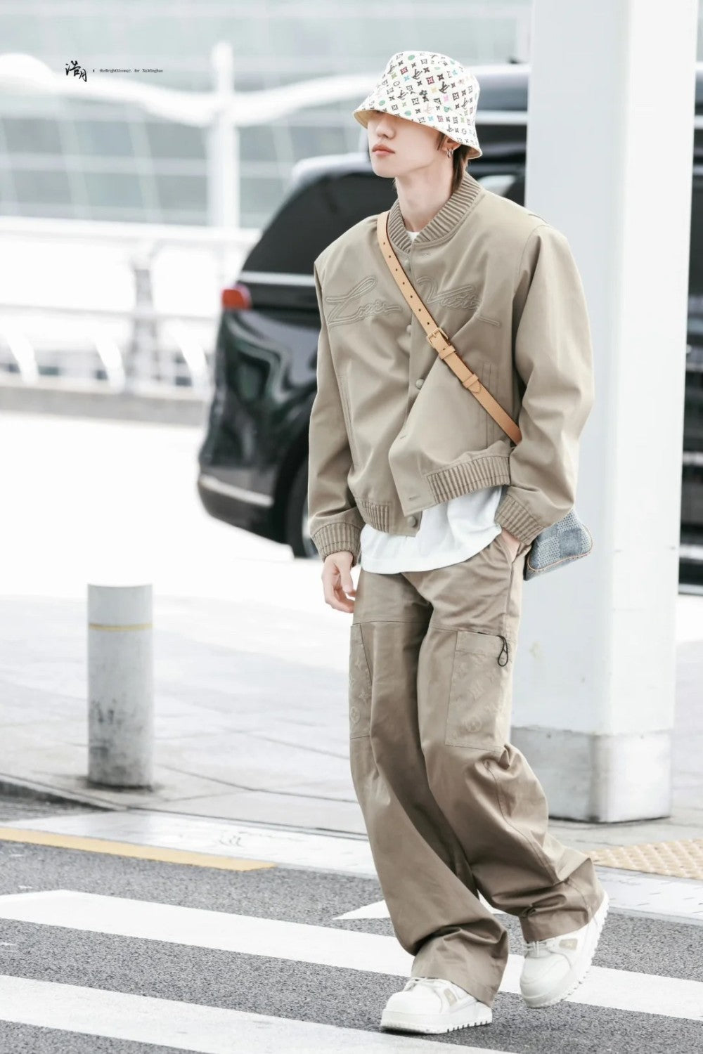 Louis Vuitton Men's Spring and Autumn Solid Color Embroidery Letter Print Zipper Long Sleeve Jacket #72532