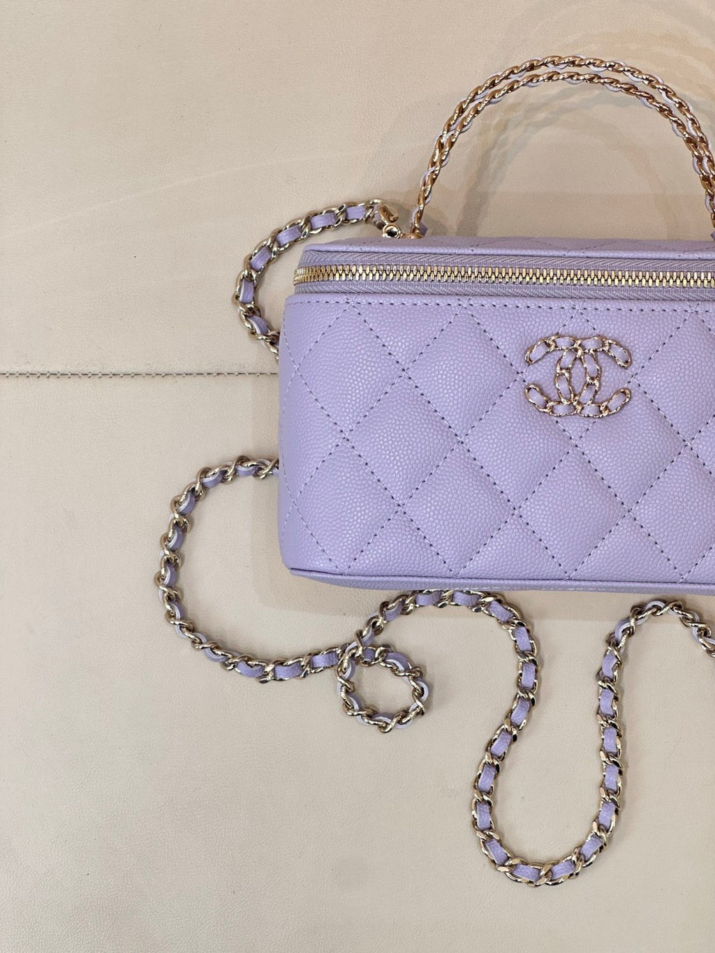 CHANEL Long Vanity With Chain Grained Shiny Calfskin Gold-tone Metal White #383847