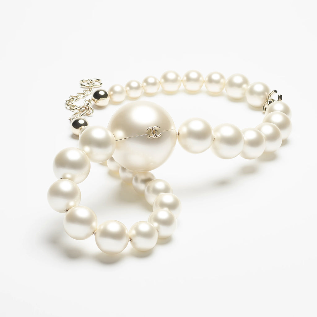Chanel 2025/26 Fall-winter Collection Pearl Necklace-inspired Structured Evening Clutch Fashionable And Exquisite Girlish-style Handbag Bag Bags #82242A