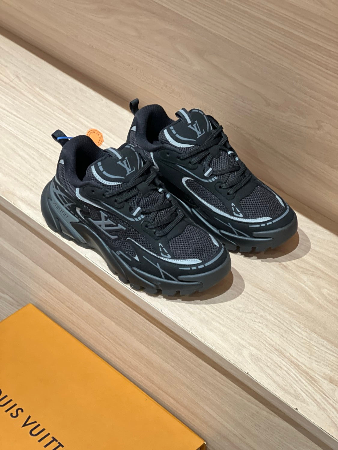 LOUIS VUITTON LV Tatic Runner Sneaker #386159