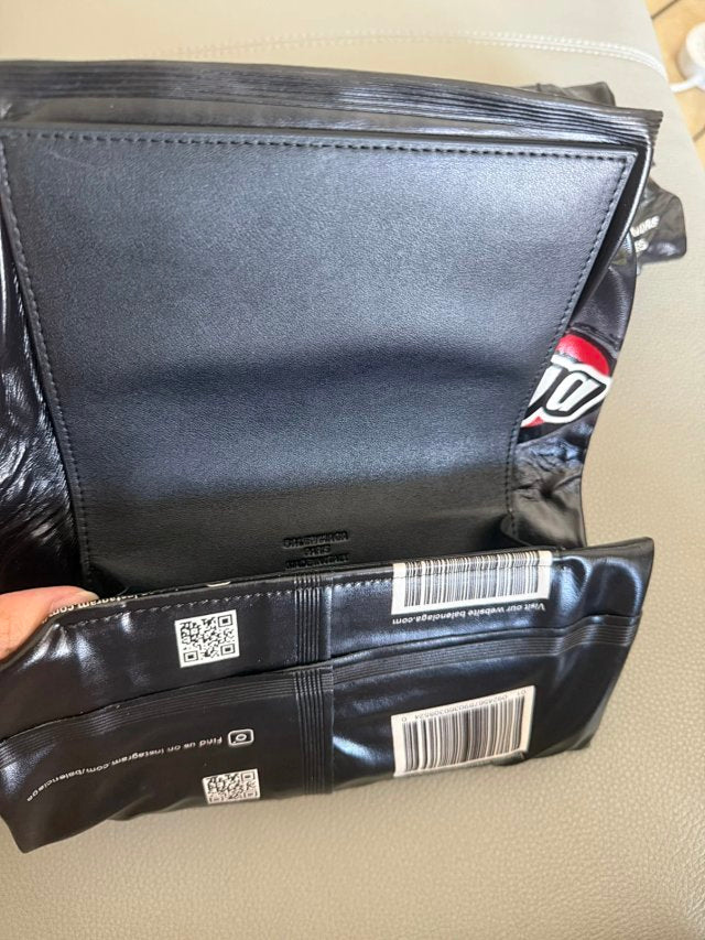 Balenciaga Balenciaga hand-worn shiny cowhide wallet clutch women's black Show style potato chip clutch bag #332327