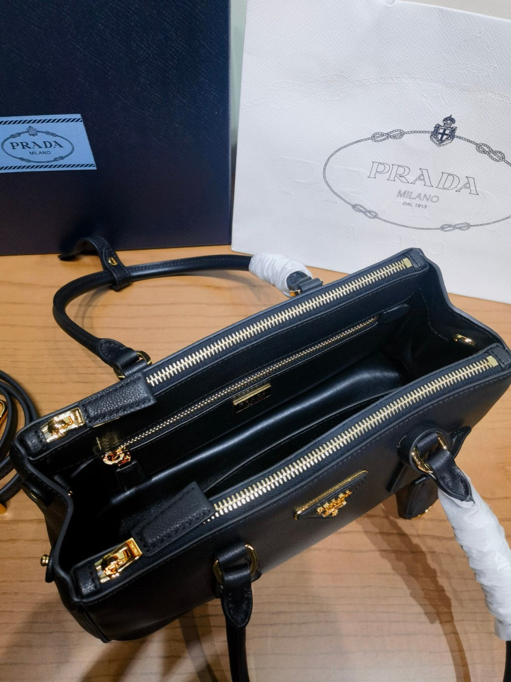 Prada Galleria Women's Classic Fashion Solid Color Metal Triangle Engraved Logo Calfskin Handbag Bags #78231