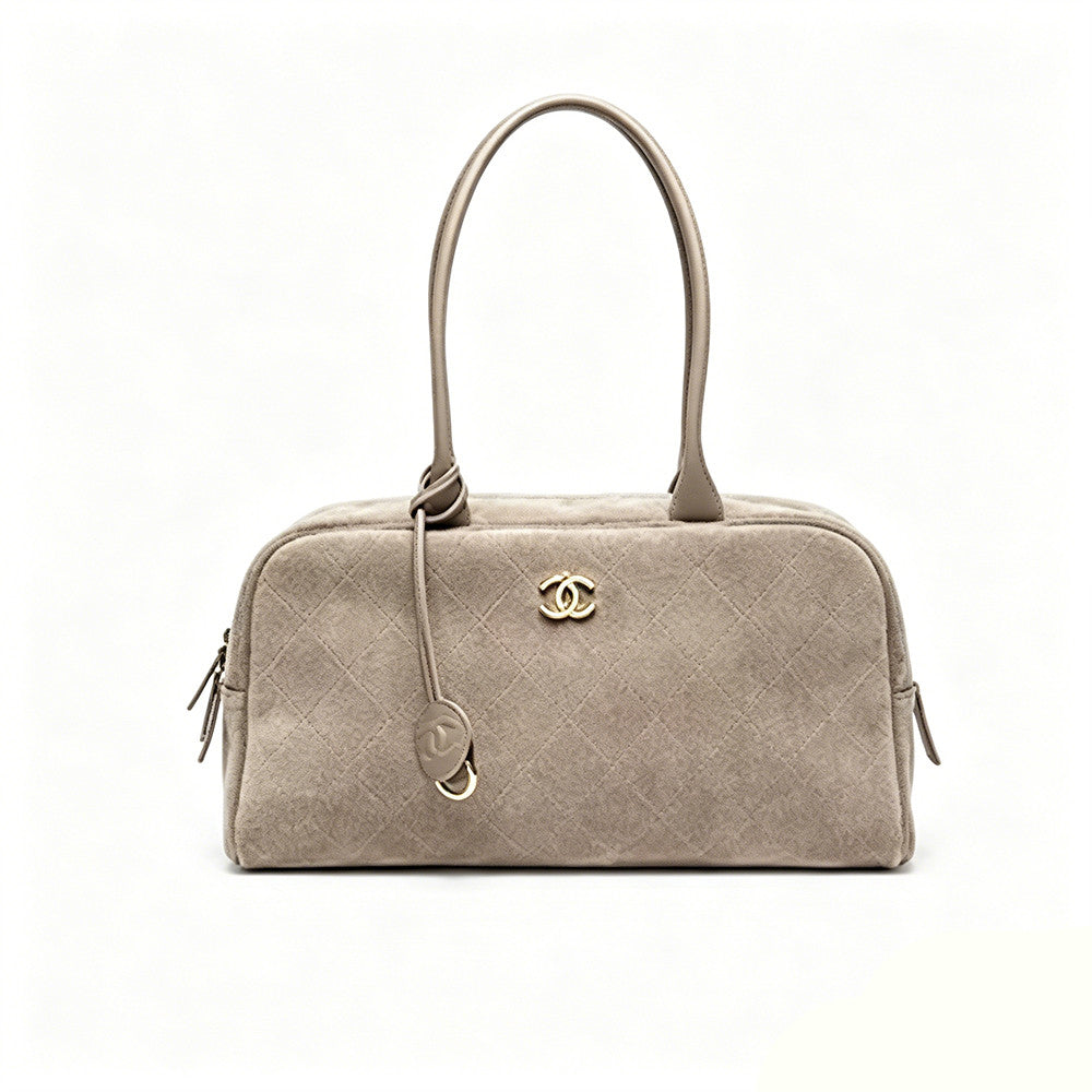 Chanel 𝟐𝟔𝐒 Vintage Suede Bowling Bag Classic Diamond-quilted Design With Metallic Double C Logo Large Capacity Tote Bag Bags #197473