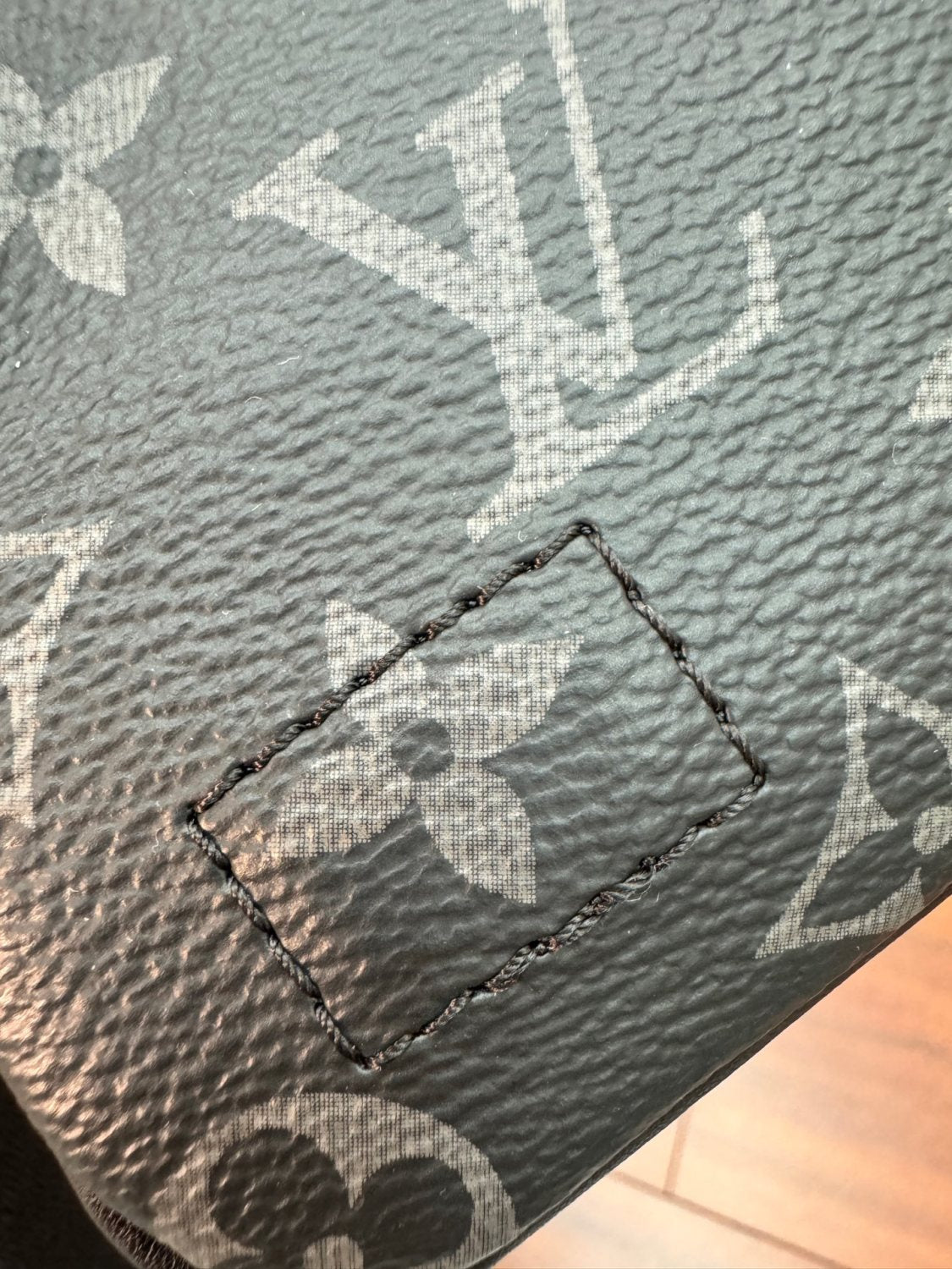 Louis Vuitton BOSPHORE Men's Solid Color Detachable Shoulder Strap Letter Print Leather Shoulder Bag Crossbody Bags #77964
