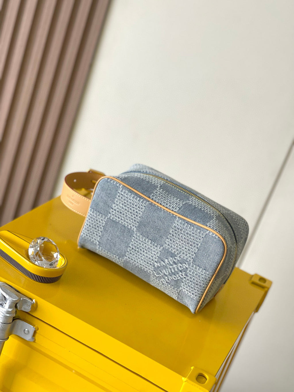 Locker Dopp Kit Louis Vuitton Women's Adjustable Shoulder Strap Checkerboard Design Zip Closure Denim Tote Bag Bags #76849