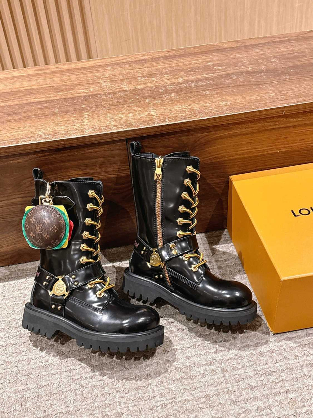 Louis Vuitton x Timberland Men's & Women's Casual Solid-Color Glossy/Matte Leather Mid-Calf Biker Boots With Laces & Zipper. Fall/Winter Flat Boots With Hamburger Bag Detail Shoes Ngvp #2536