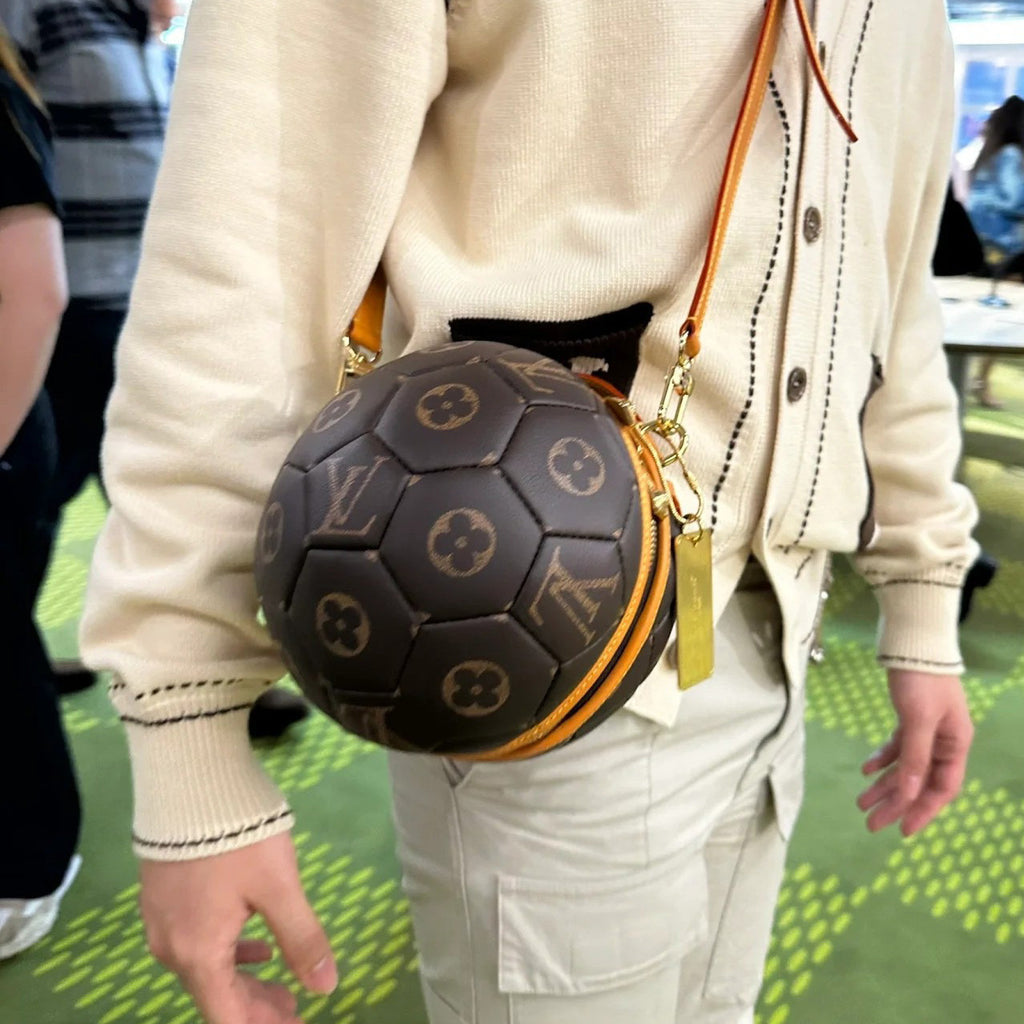 Louis Vuitton SOCCER BALL Women's And Men's Solid Color Classic Print Logo Soccer Bag With Zipper Closure. Cowhide Leather. Shoulder Bag. Crossbody Handbag Bags #78148