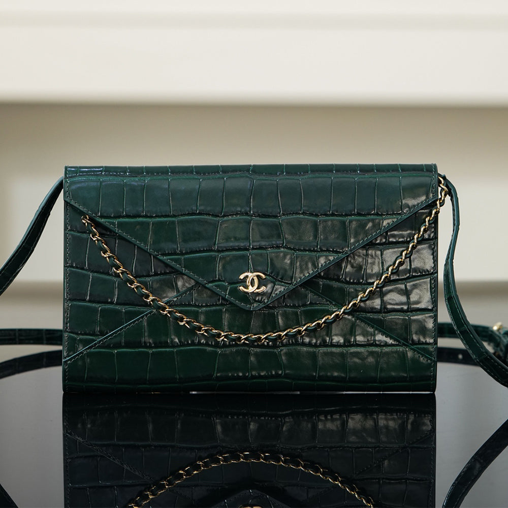 Chanel 26S Crocodile-print Envelope Bag Green Classic Envelope-style Flap Silhouette Matching Leather Shoulder Strap Can Be Worn Crossbody Over The Shoulder Or Carried By Hand Bags Lady #197124
