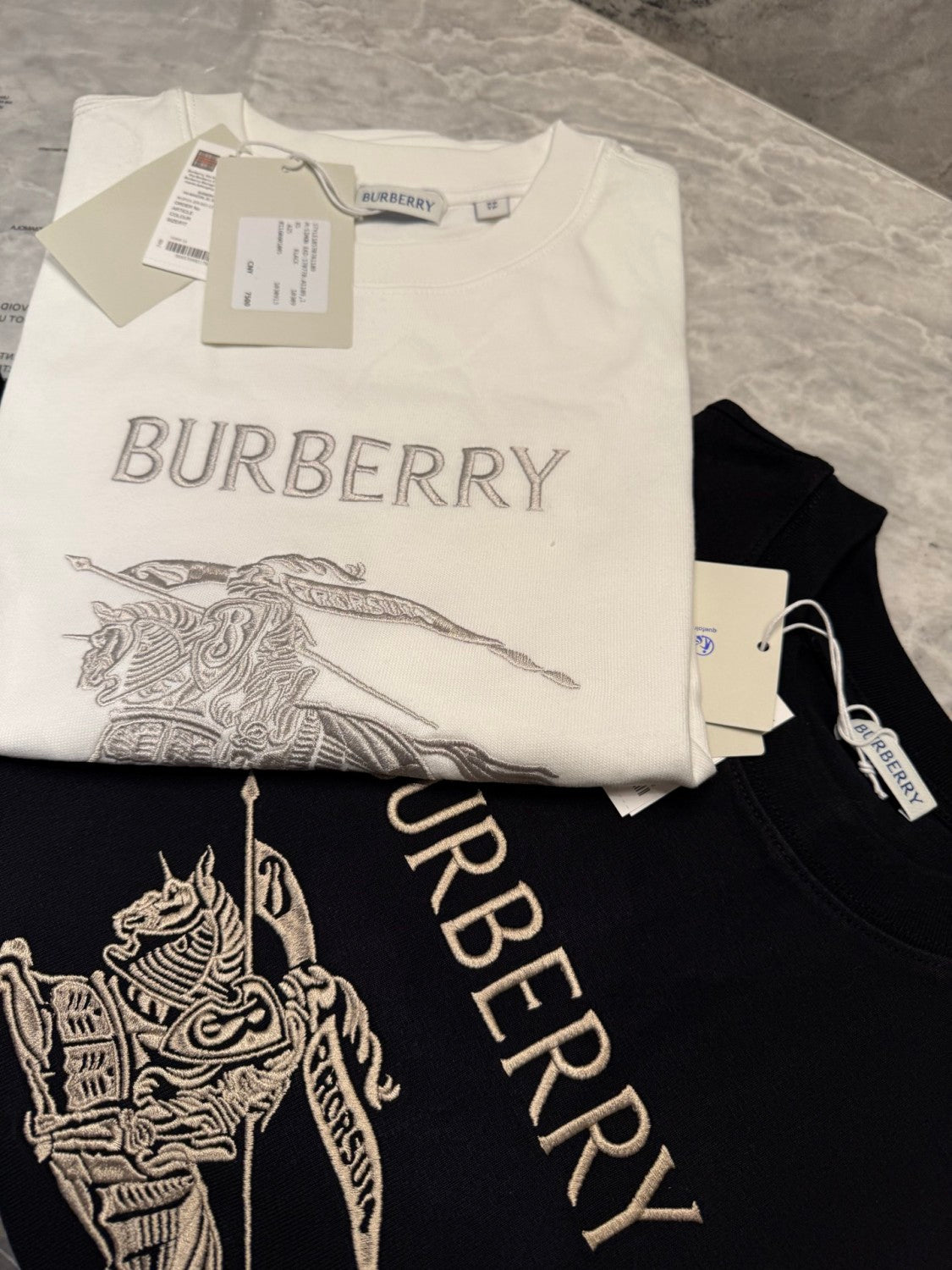 Burberry 26SS Men's and Women's Solid Color T-shirt With Embroidered Logo and Word Art Graffiti #333415