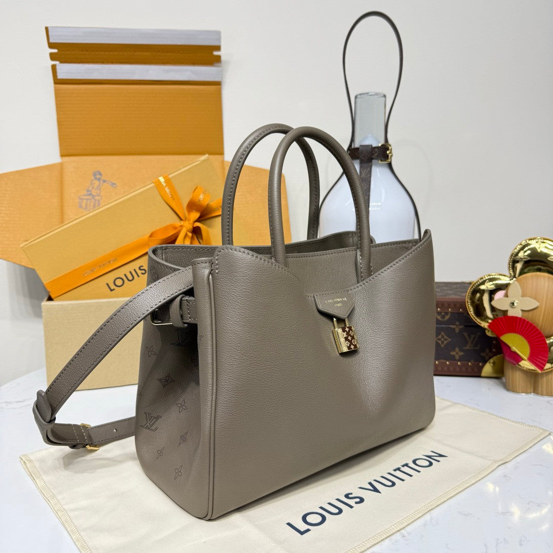 Louis Vuitton Vendôme Small Handbag Vendome  M26502 Black M27040 Gray Chip Cowhide Leather Fashionable Modern Clutch Tote Crossbody Bag Bags #195567