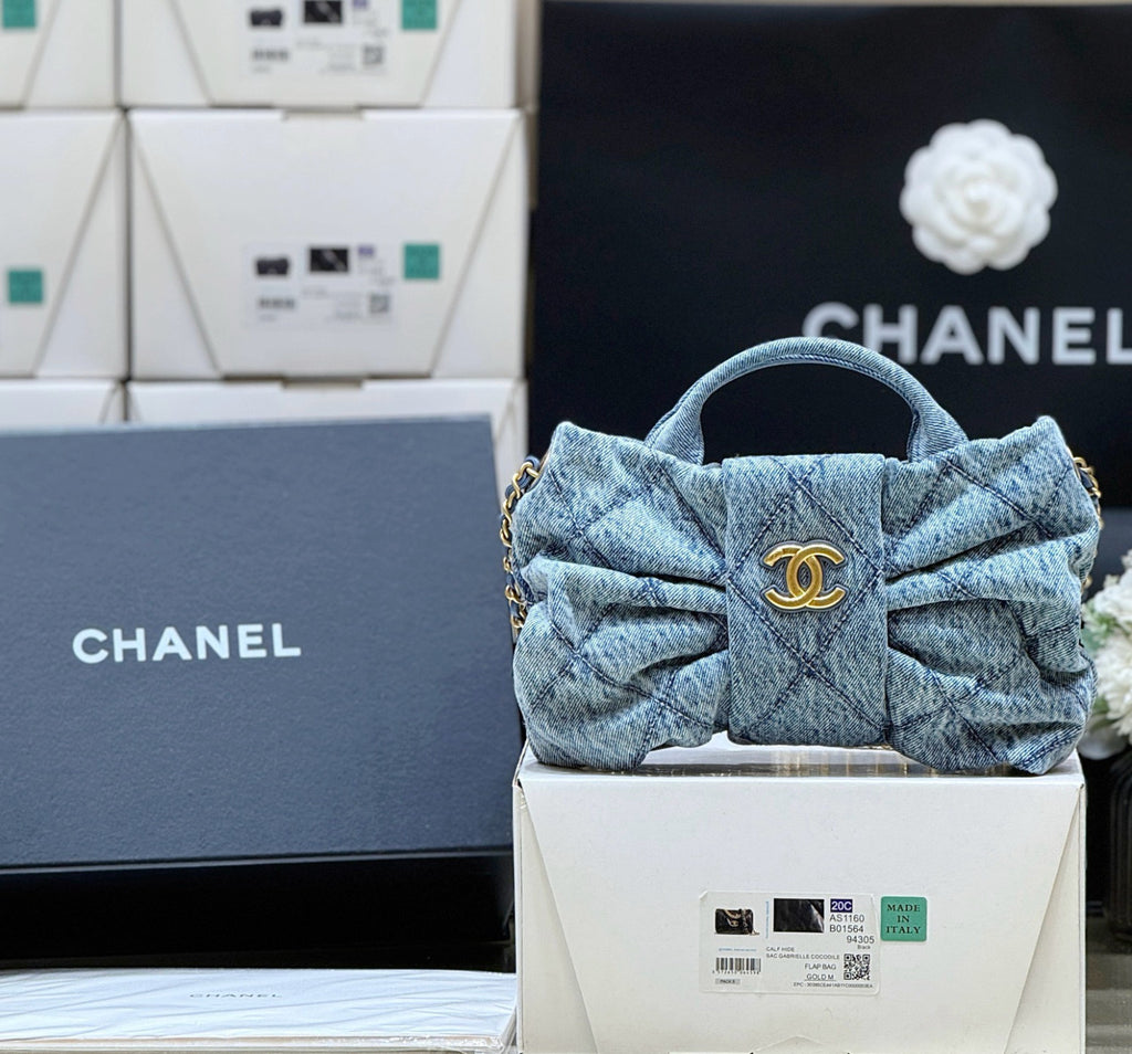 Chanel 25k Runway Bow Bag Bow Shaped Stylish And Unique Available In Medium And Small Sizes Bag Bags #197476