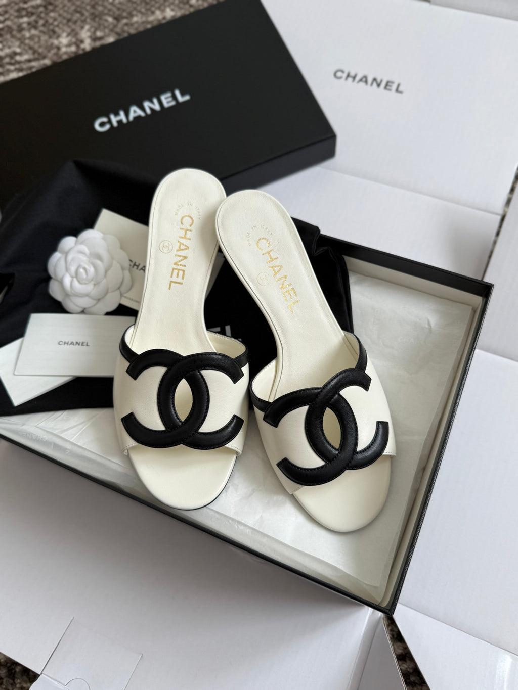 Chanel CC Slippers #381591