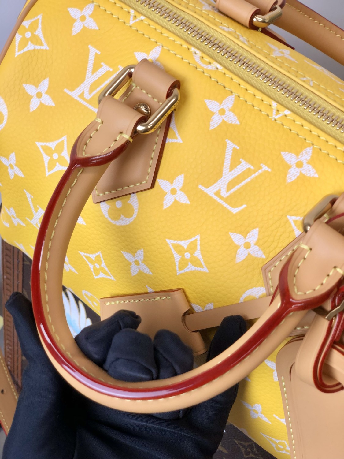 Louis Vuitton Women's Fashion Classic Yellow Logo Zipper Closure Leather Shoulder Bag Handbags In Small Medium And Large Sizes Crossbody Bag Bags #78662