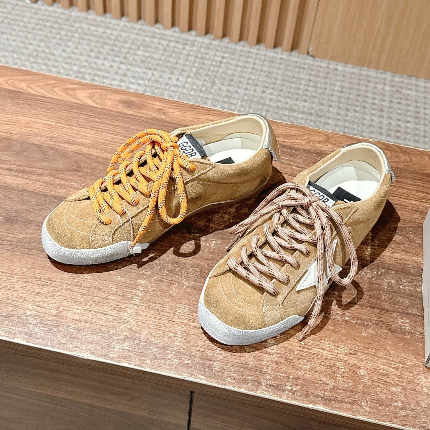 Golden Goose Men's and Women's Solid Colours Stars Dirty Shoes Round Toe Cowhide Low Top Two Colours Lace Casual Shoes #76749