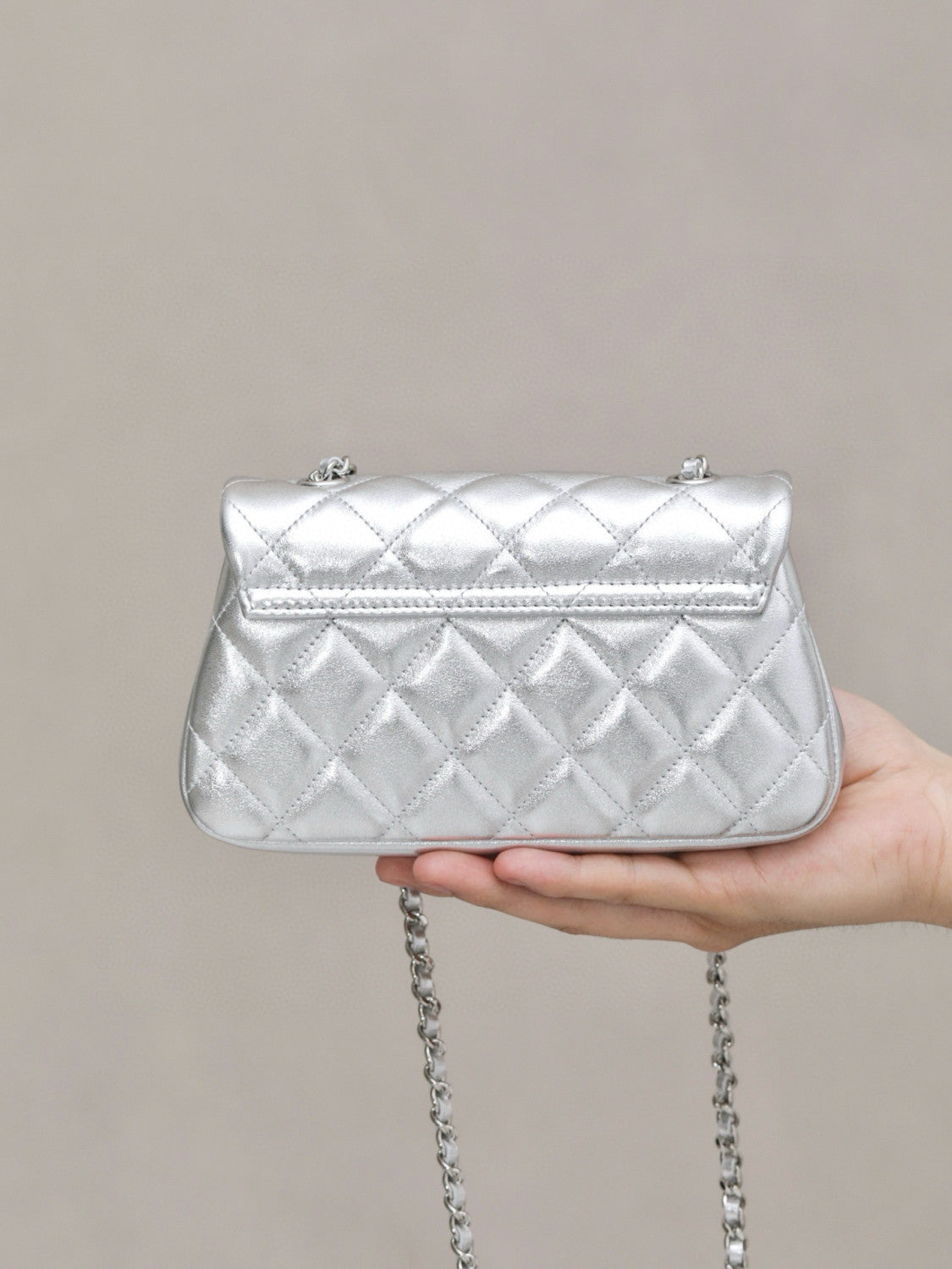 Chanel Women's Solid Color Diamond Pattern Sheepskin Chain Shoulder Strap Crossbody Bag Bags Metallic-colored Leather Tends To Fade Easily #77781
