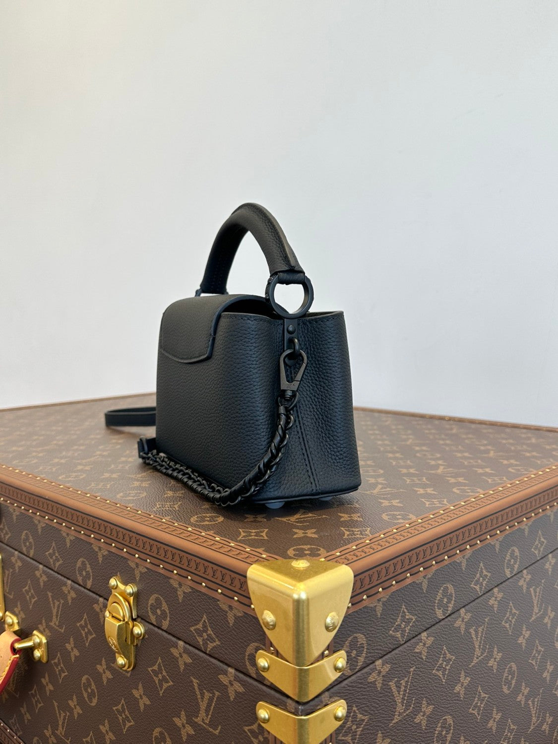 Louis Vuitton CAPUCINES EAST-WEST Women's Fashion Classic Solid Color Grain Leather Logo Handbag Shoulder Bag Bags M23955 #78951
