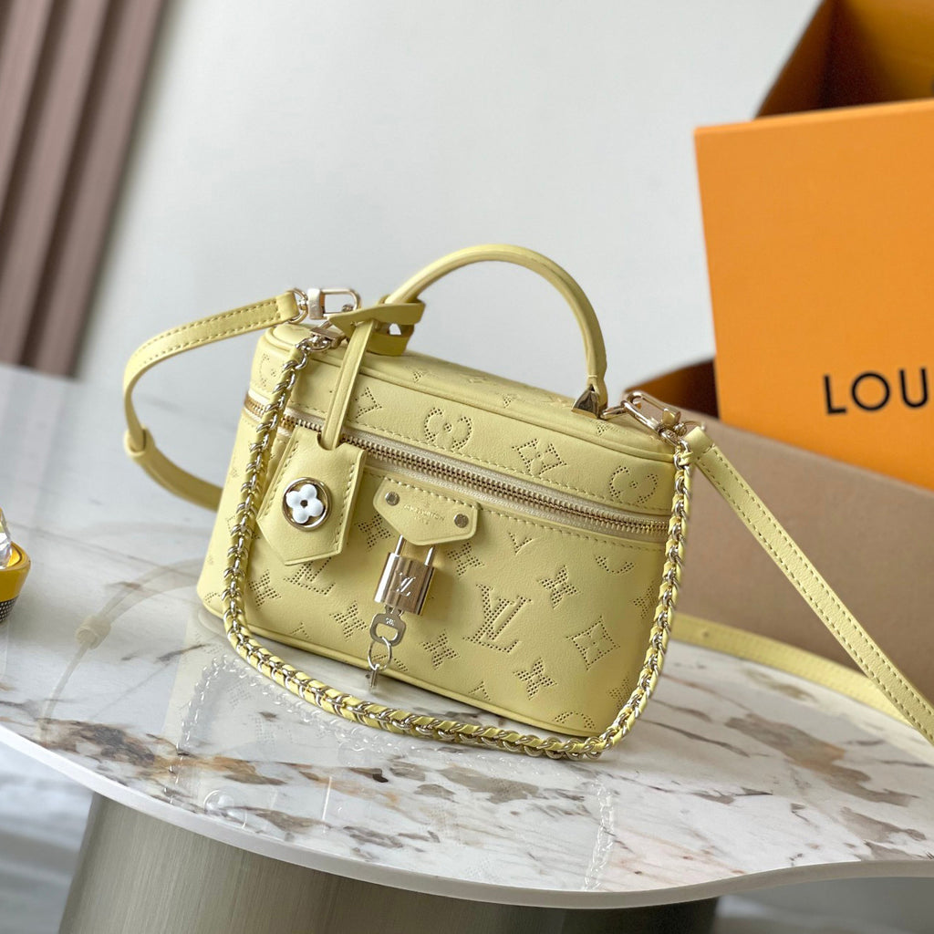 Louis Vuitton Vanity Pouch Flower Ring Women's Gray Monogrammed Pendant Zipper Closure Calfskin Gloves Cosmetic Bag Bags #76843