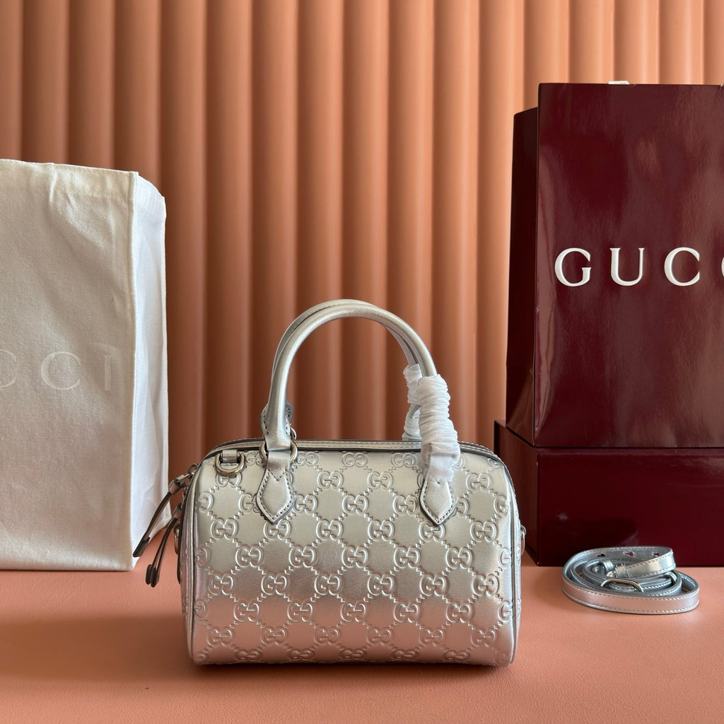 Gucci GG Emblem Series Small Boston Bag 26 New Fashionable Glove Bag Crossbody Bag 848889FAFEL #194417
