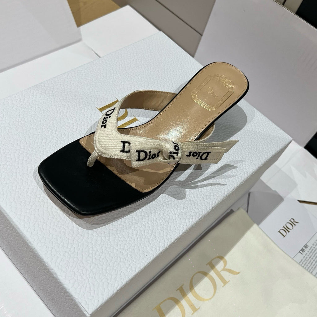DIOR J Adior Heeled Thong Sandal White Embroidered Cotton and Black Lambskin #385829