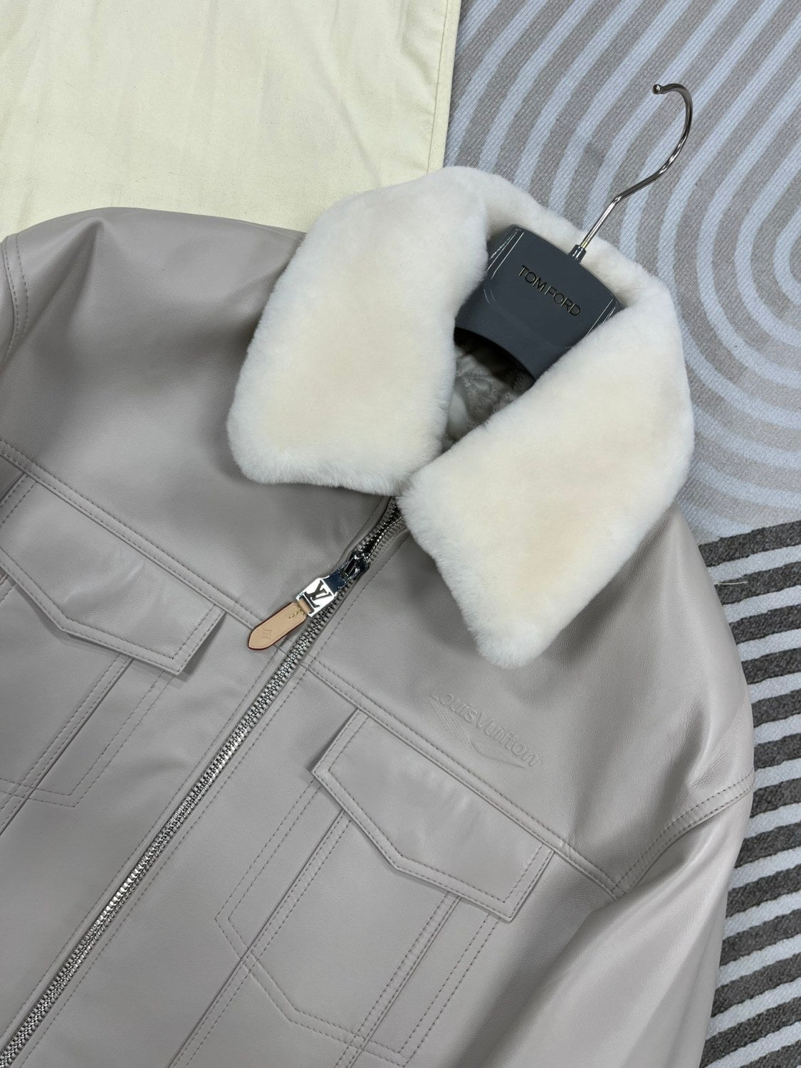 Louis Vuitton Men's Autumn and Winter Solid Color Fur Collar Sheepskin Zipper Long Sleeve Jacket #74719