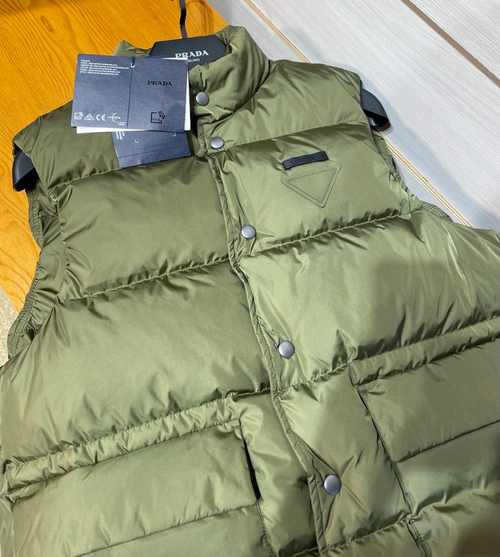 Prada Men's Fall/Winter Fashion Casual High Neck Single Button Solid Color Logo Triangle Patch Decorated Vest #79331