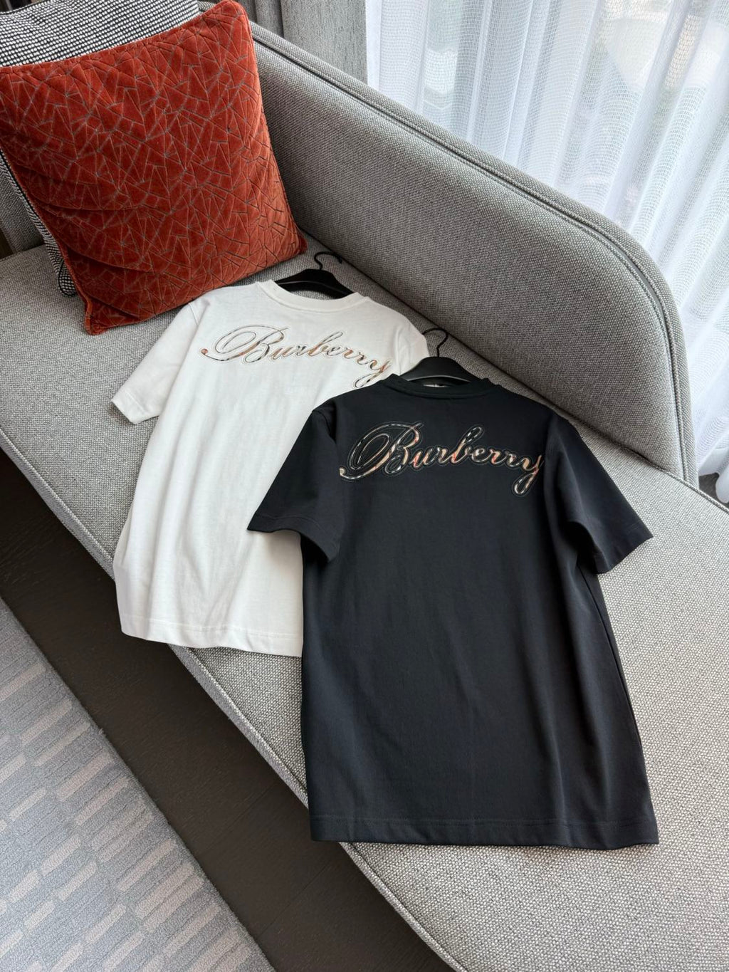 Burberry 26ss Men's and Women's Artistic Font Logo Embroidered T-shirt #333415