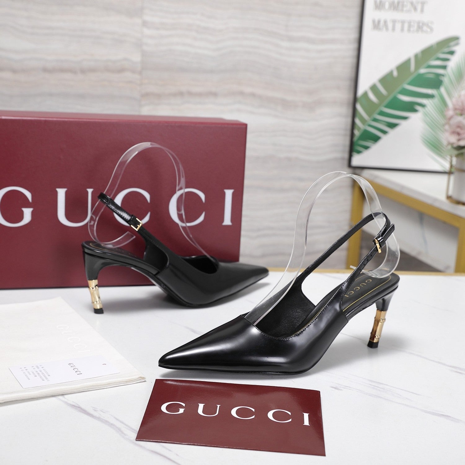 Gucci Cowhide Chain Decoration Horseshoe Heel Sandals #387647
