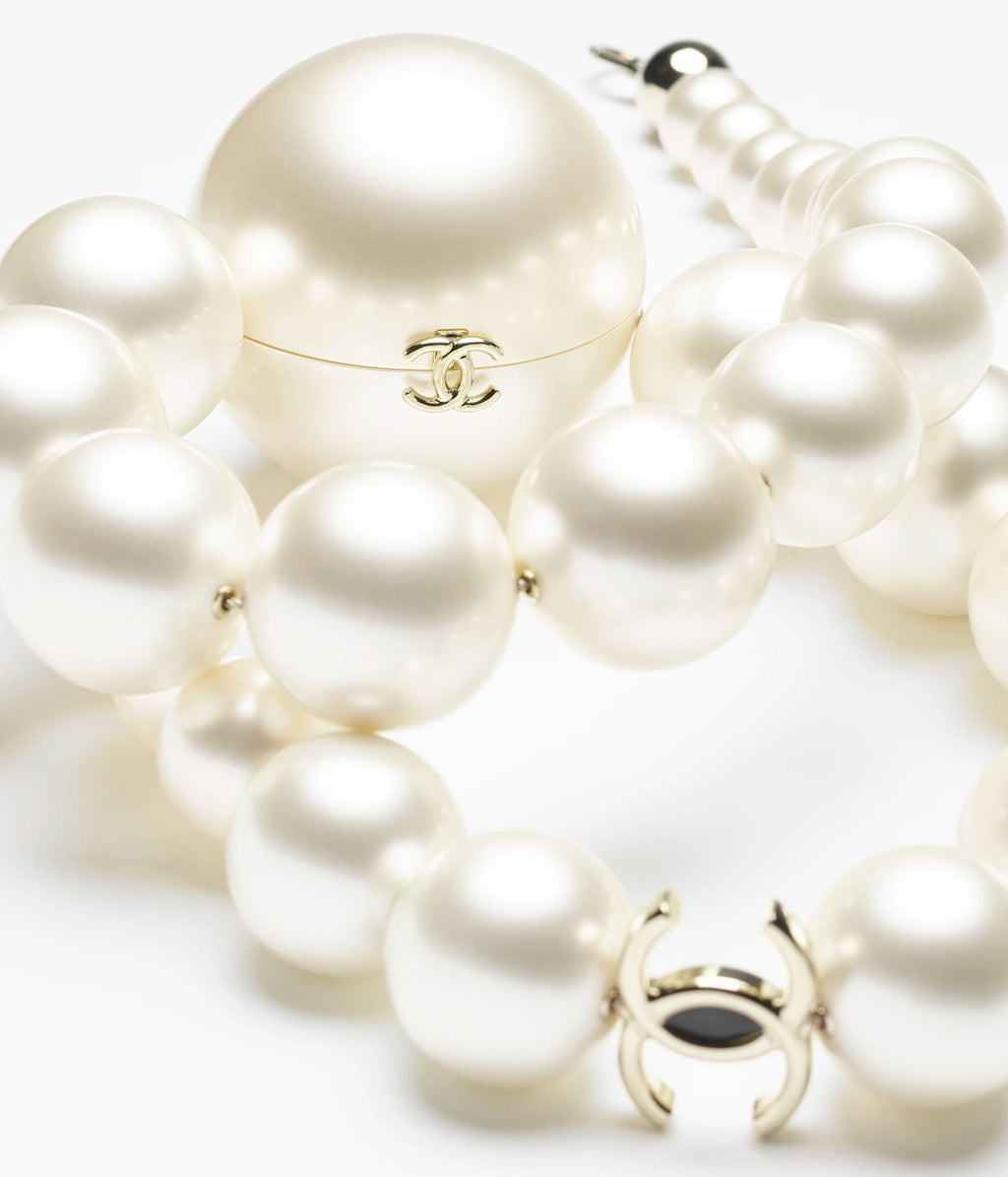 Chanel 2025/26 Fall-winter Collection Pearl Necklace-inspired Structured Evening Clutch Fashionable And Exquisite Girlish-style Handbag Bag Bags #82242A
