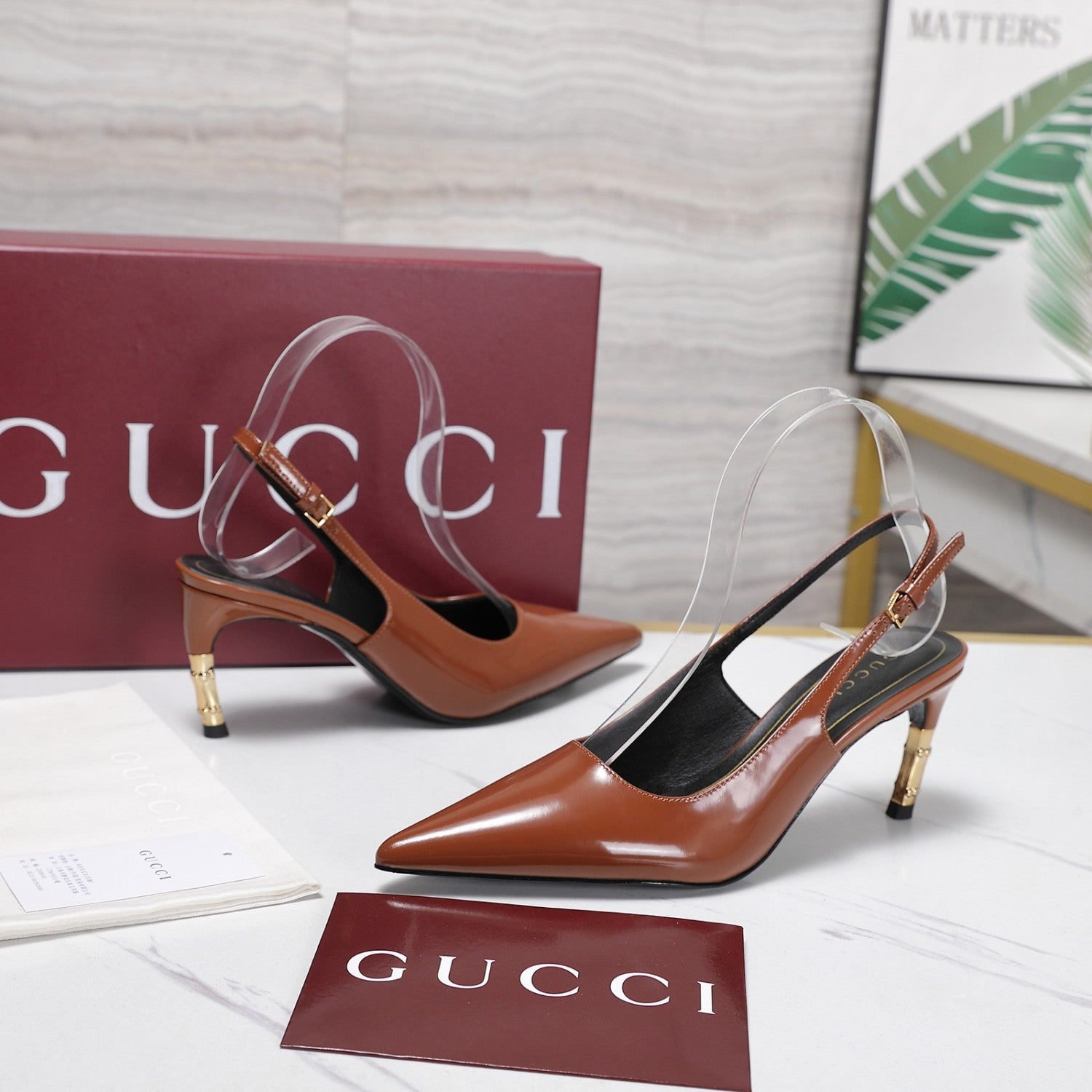Gucci Cowhide Chain Decoration Horseshoe Heel Sandals #387647