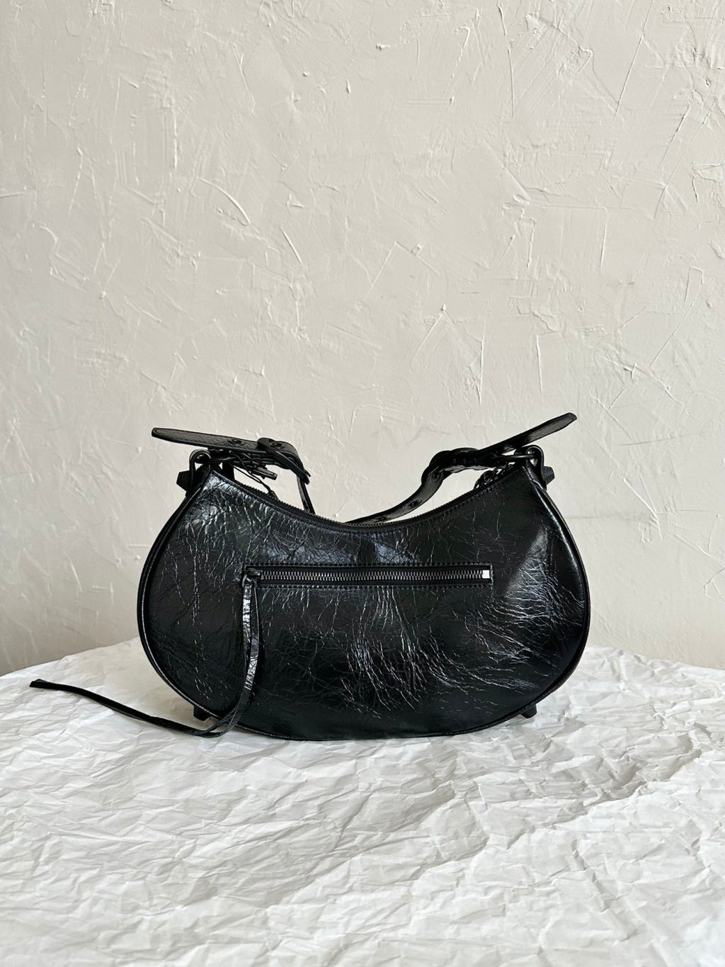 Balenciaga Le Cagole rivet silver buckle fine grain sheep leather half-moon bag crescent bag dumpling bag motorcycle bag armpit bag crossbody bag shoulder bag women's black #332101