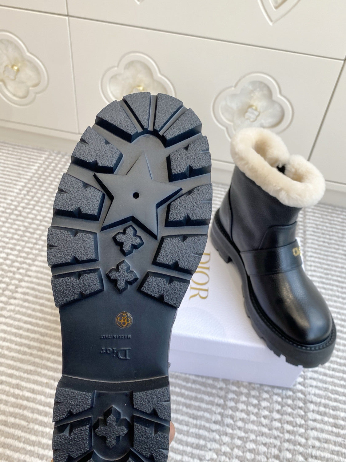 DIOR DiorAlps D-Quest Ankle Boot Black Grained Calfskin White Lambskin Shearling #335893