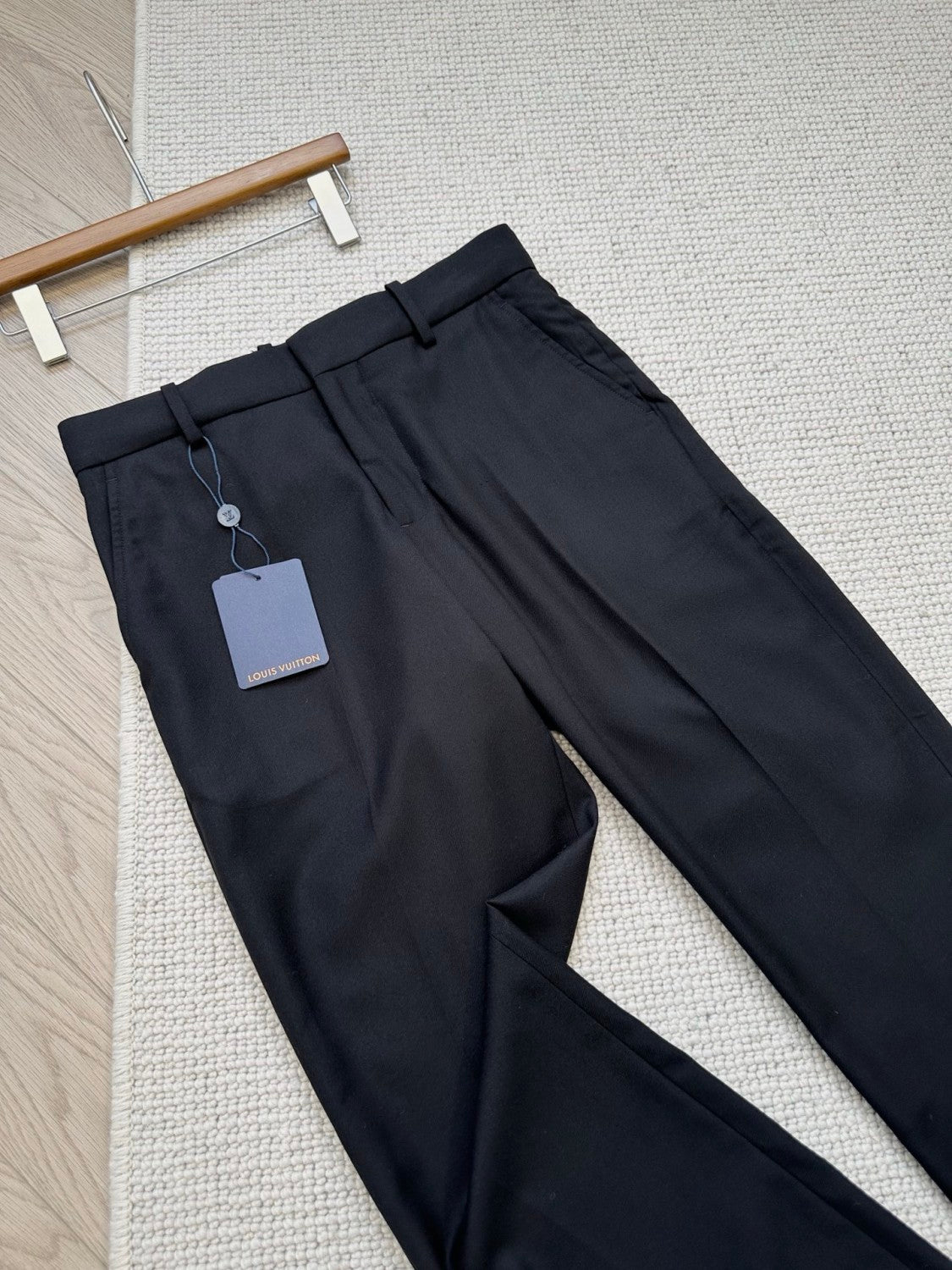 Louis Vuitton SS25 Men's Spring and Summer Solid Color Sheep Wool Straight Casual Pants #332664