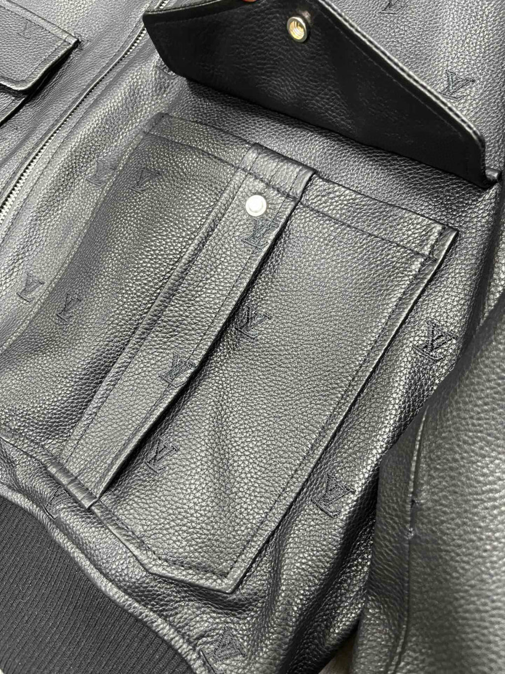 Louis Vuitton Men's Fall/winter Pilot Drawstring Jacket Solid Color Logo Jacquard Hair Collar Colorblocking Leather Jacket Back With Vents #73354