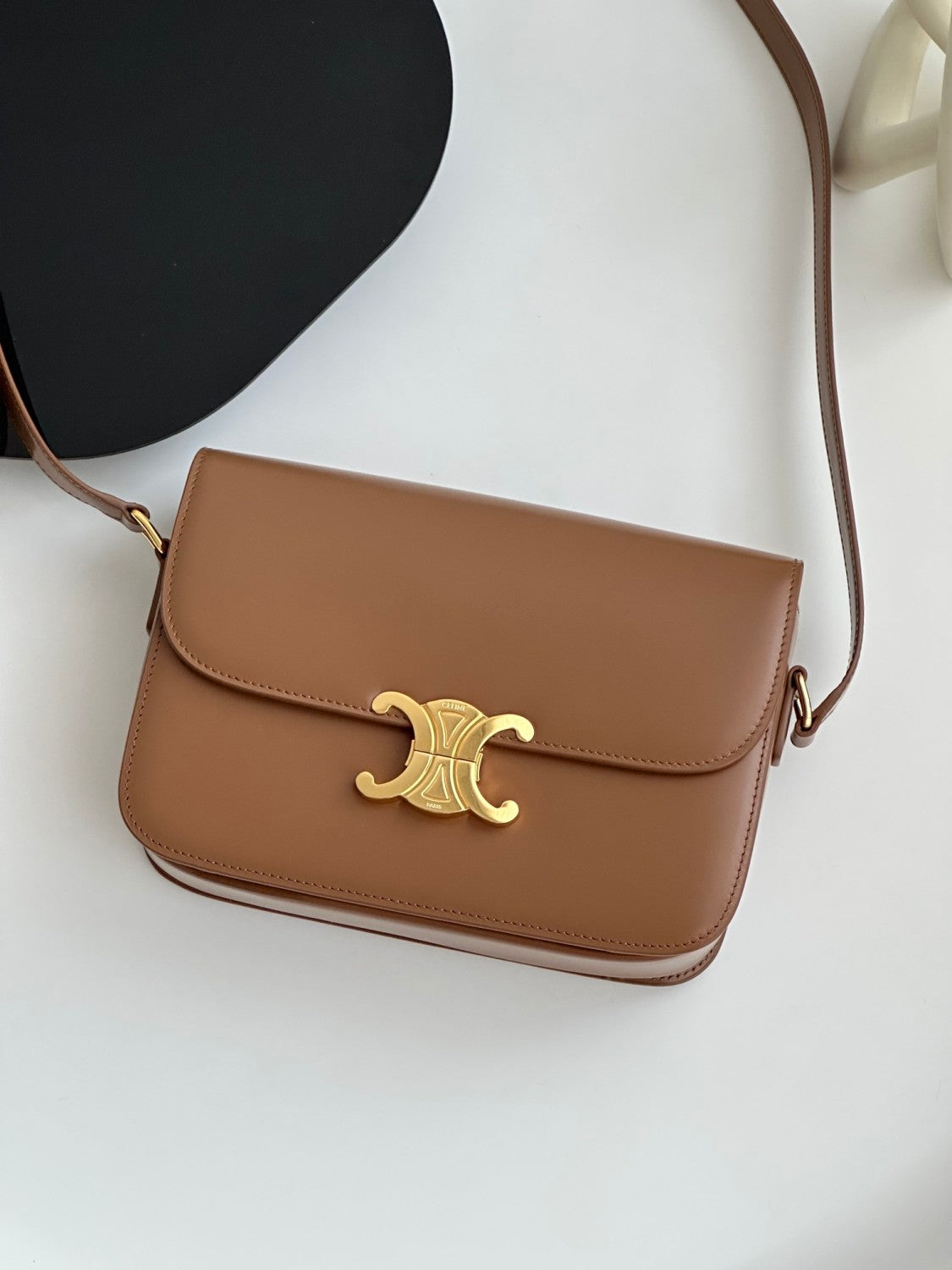 Celine Triomphe Medium Classic Premium Vintage-style Metallic Gold Logo Accent Leather Solid-colour Handbag Bag Lady Bags #196193