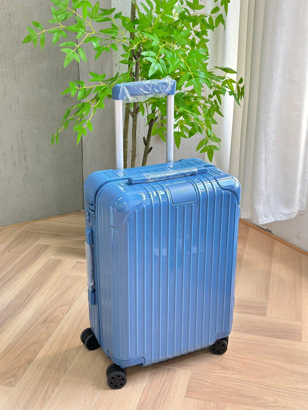 Rimowa Essential Series Five New Seasonal Limited-edition Luggage Models Available In Various Sizes Perfect For Short Trips Or Long Journeys Offering High-quality Luggage Box  #195323