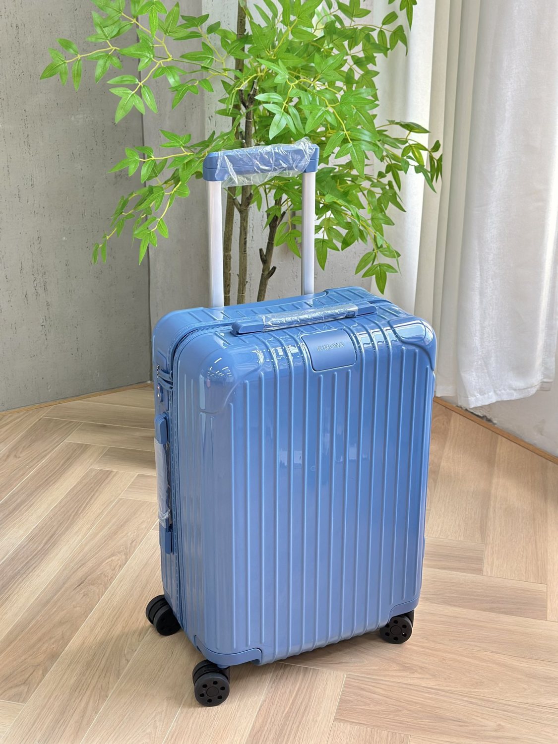 Rimowa Essential Series Five New Seasonal Limited-edition Luggage Models Available In Various Sizes Perfect For Short Trips Or Long Journeys Offering High-quality Luggage Box  #195323