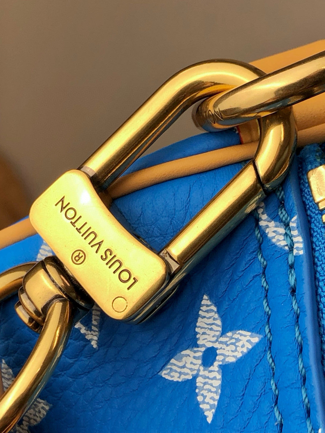 Louis Vuitton Women's Fashion Classic Sapphire Blue Logo Zipper Closure Leather Shoulder Bag Handbags In Small Medium And Large Sizes Crossbody Bag Bags #78656