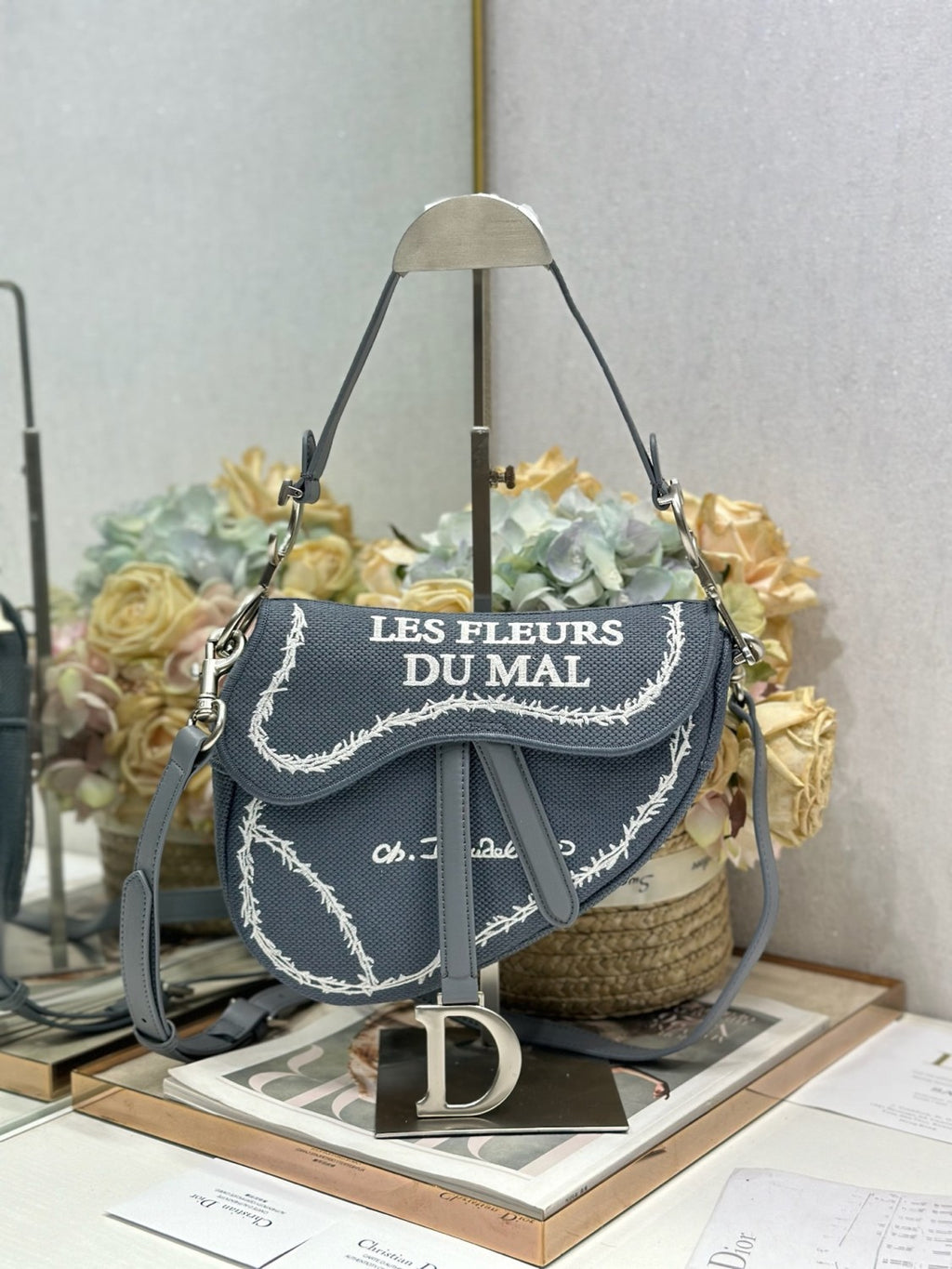 Dior Saddle Bag Blue Base With White' Book Cover' Embroidery ' Les Fleurs Du Mal' Motif Stirrup And D-ring Charm Vintage Silver-coloured Handbag Shoulder Bag And Crossbody Bags M0469VEHQ_M49I #197373