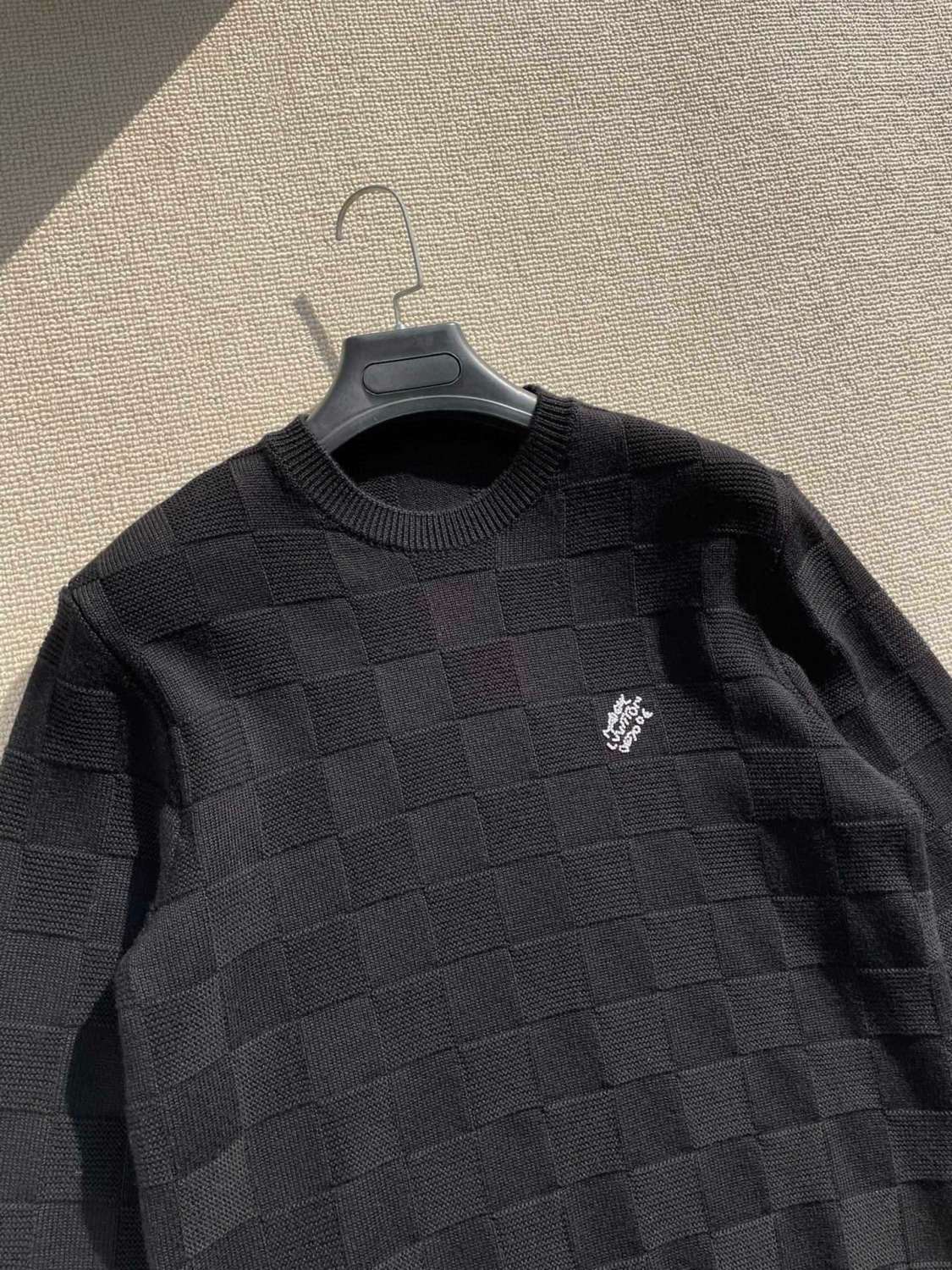 Louis Vuitton Men's Spring and Autumn Solid Color Check Printed Wool Round Neck Long Sleeve Knitted Sweater #74581