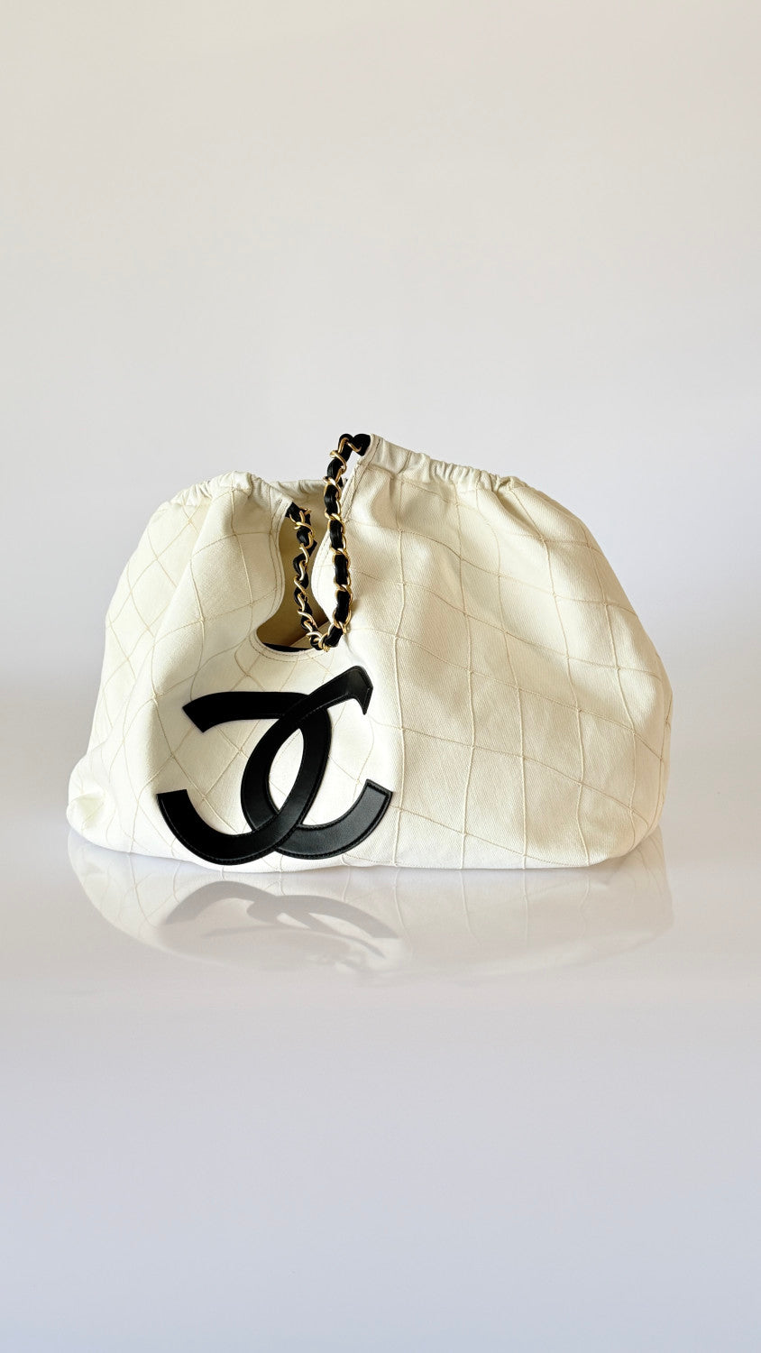 Chanel 26m Coco Beach Large Drawstring Beach Tote Bag In White With Black Double C Logo Stylish Elegant Chain-strap Bags Lady  Bags #197029
