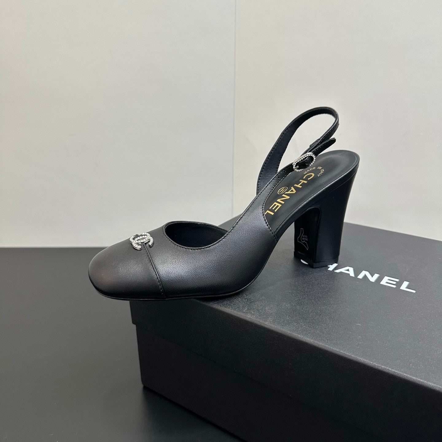 Chanel 9cm Heel Height Double C Thick Heel Back Hollow Color Block Stitching High Heel Sandals #333233