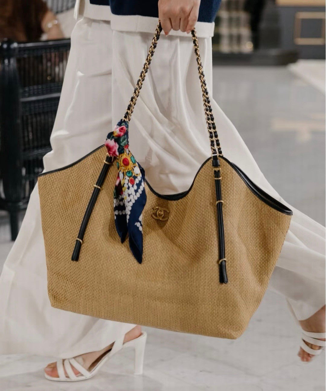 Chanel 26 Early Spring Resort Collection MAXI Tote Bag Gold Metallic Accents Tri-Color Fashion Statement Elegant and Refined Handheld Spacious Tote Bags #194915