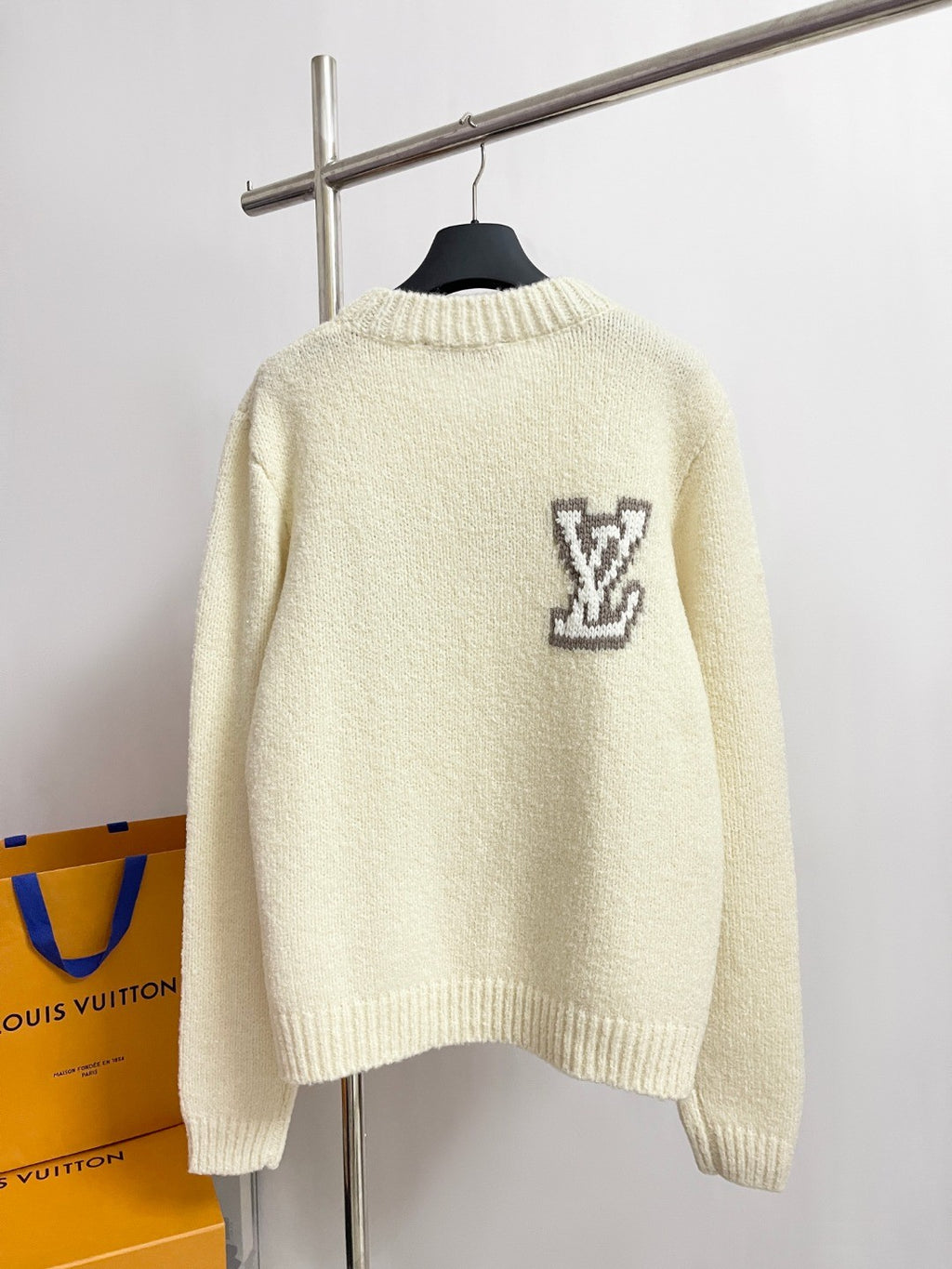 Louis Vuitton Women's Spring and Autumn Solid Color Letter Applique Crew Neck Knitted Sweater #74948