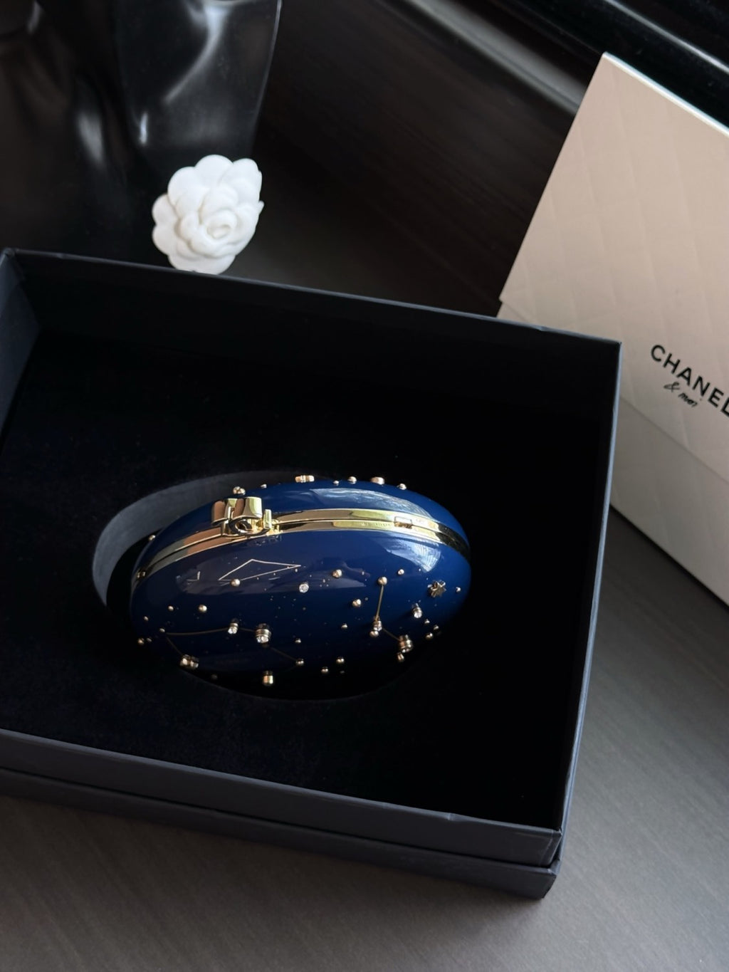 Chanel Egg Minaudiere Spring/summer 2026 Evening Bag Oval Design With A Metal Chain Shoulder Strap Combining Practicality And Style Bag Bags AS6271 #197463