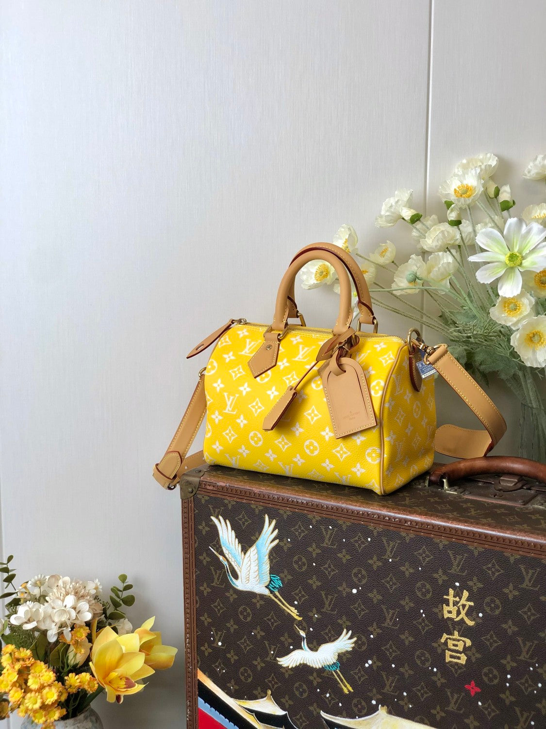 Louis Vuitton Women's Fashion Classic Yellow Logo Zipper Closure Leather Shoulder Bag Handbags In Small Medium And Large Sizes Crossbody Bag Bags #78662